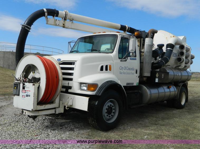 image for item D6068 1997 Ford L8501 Louisville 101 sewer cleaning truck