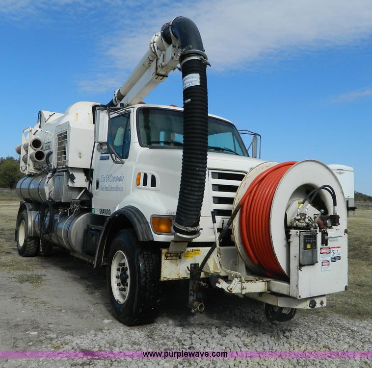 image for item D6068 1997 Ford L8501 Louisville 101 sewer cleaning truck