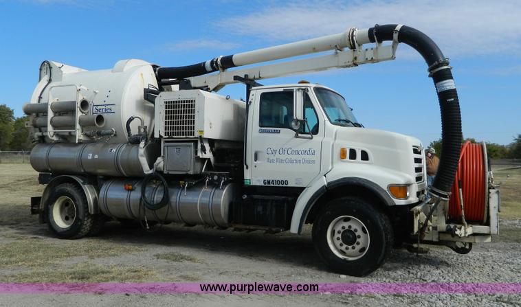 image for item D6068 1997 Ford L8501 Louisville 101 sewer cleaning truck