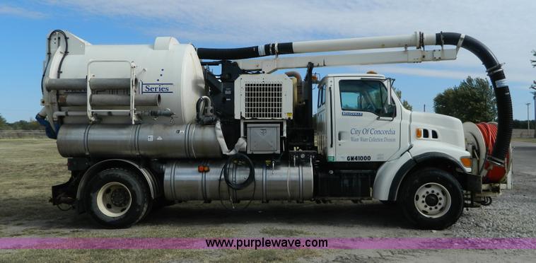 image for item D6068 1997 Ford L8501 Louisville 101 sewer cleaning truck