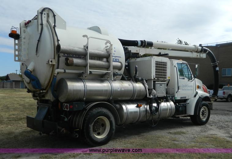 image for item D6068 1997 Ford L8501 Louisville 101 sewer cleaning truck