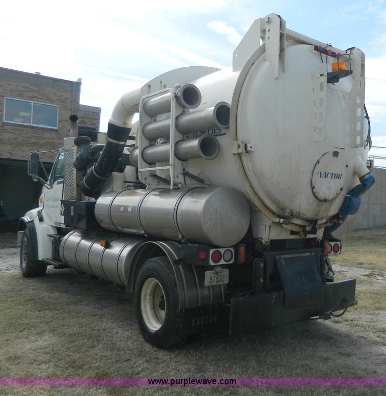 image for item D6068 1997 Ford L8501 Louisville 101 sewer cleaning truck