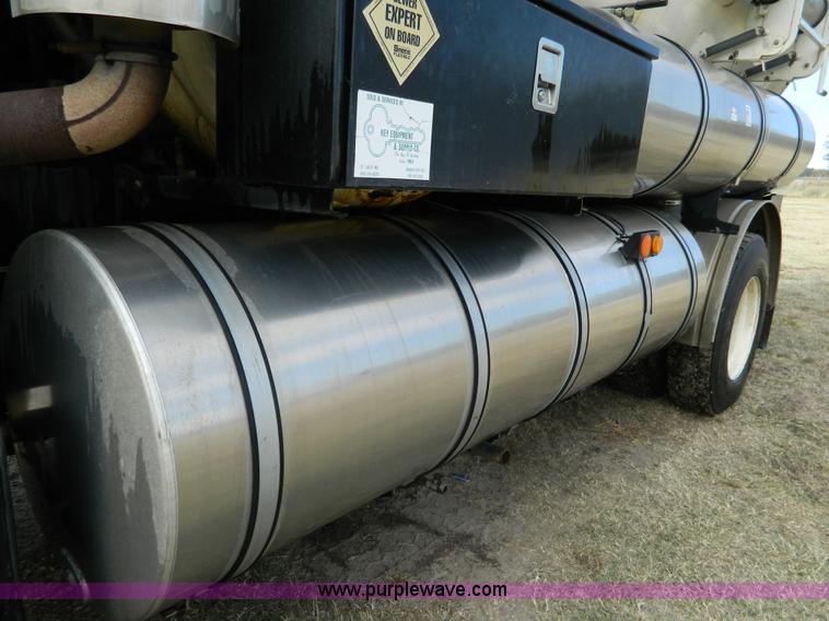 image for item D6068 1997 Ford L8501 Louisville 101 sewer cleaning truck