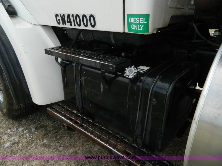 image for item D6068 1997 Ford L8501 Louisville 101 sewer cleaning truck