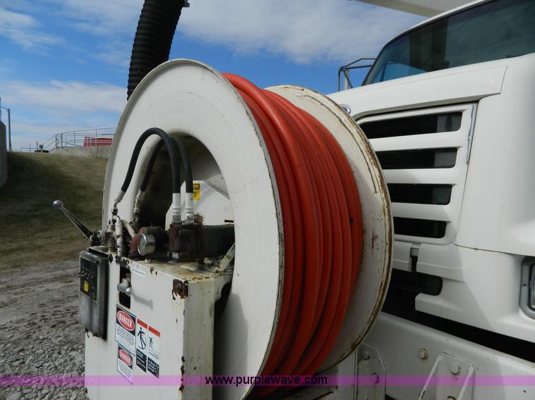 image for item D6068 1997 Ford L8501 Louisville 101 sewer cleaning truck