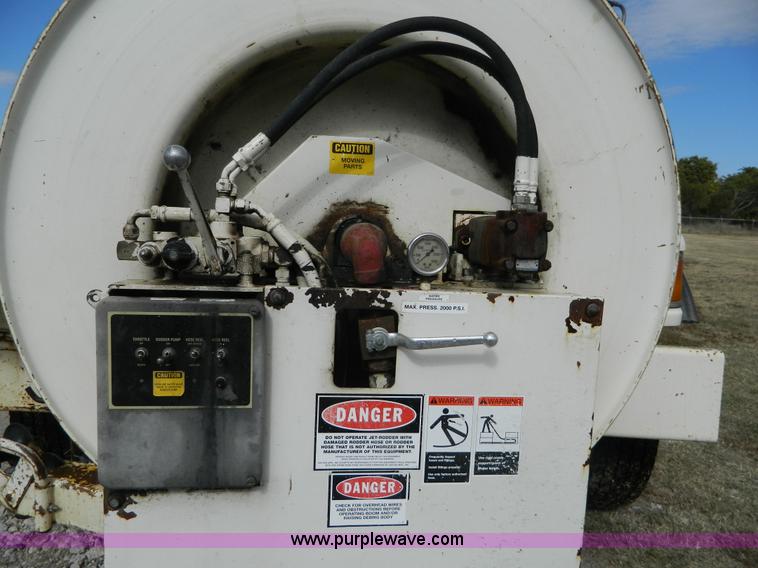 image for item D6068 1997 Ford L8501 Louisville 101 sewer cleaning truck