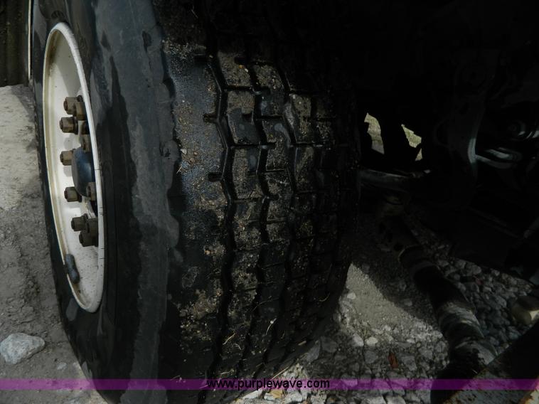 image for item D6068 1997 Ford L8501 Louisville 101 sewer cleaning truck