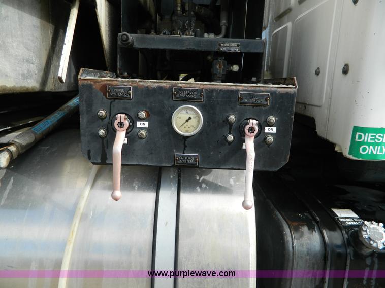 image for item D6068 1997 Ford L8501 Louisville 101 sewer cleaning truck