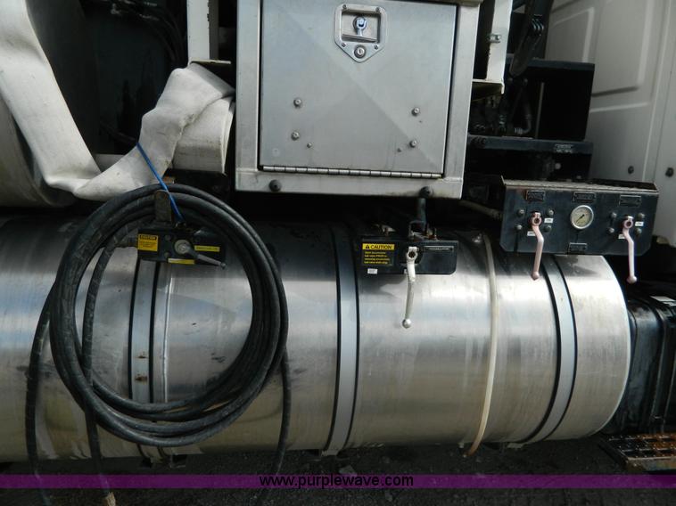 image for item D6068 1997 Ford L8501 Louisville 101 sewer cleaning truck