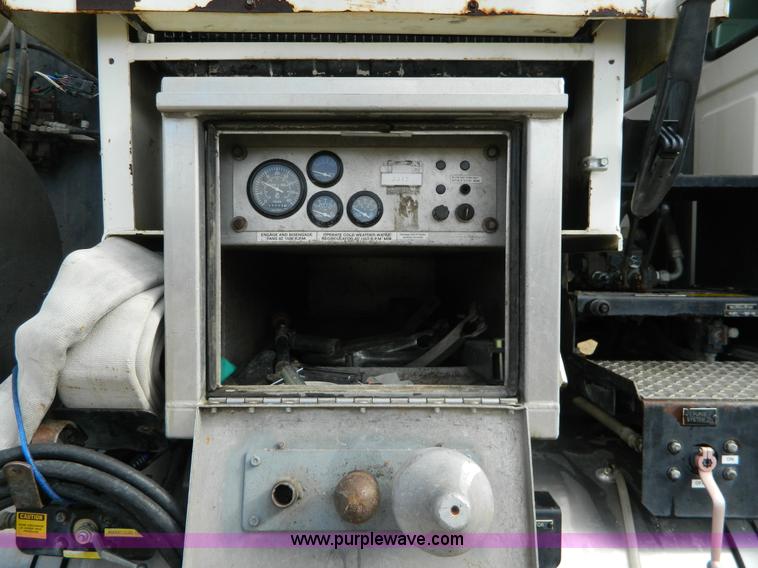 image for item D6068 1997 Ford L8501 Louisville 101 sewer cleaning truck