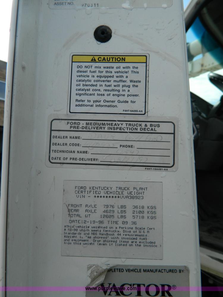 image for item D6068 1997 Ford L8501 Louisville 101 sewer cleaning truck