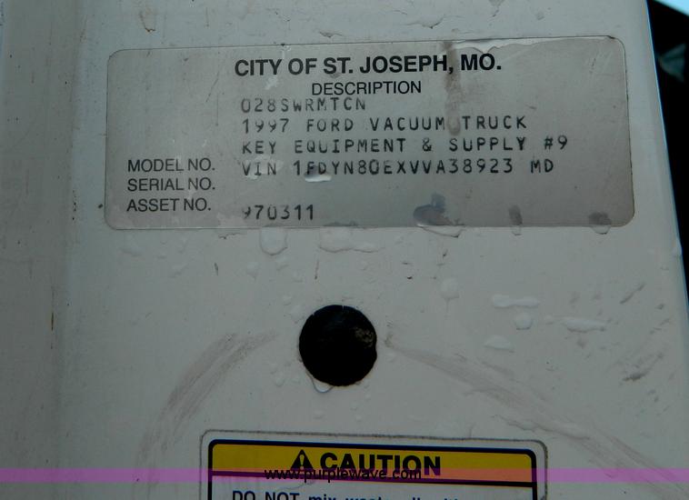 image for item D6068 1997 Ford L8501 Louisville 101 sewer cleaning truck