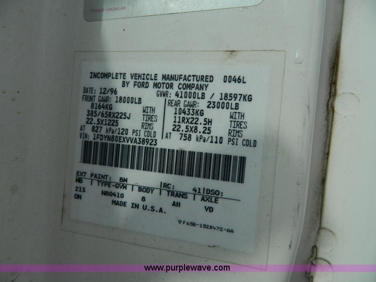 image for item D6068 1997 Ford L8501 Louisville 101 sewer cleaning truck