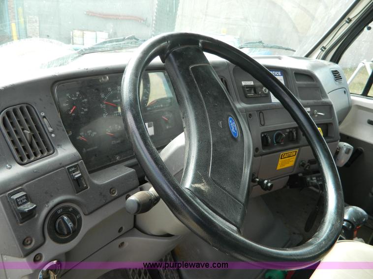 image for item D6068 1997 Ford L8501 Louisville 101 sewer cleaning truck