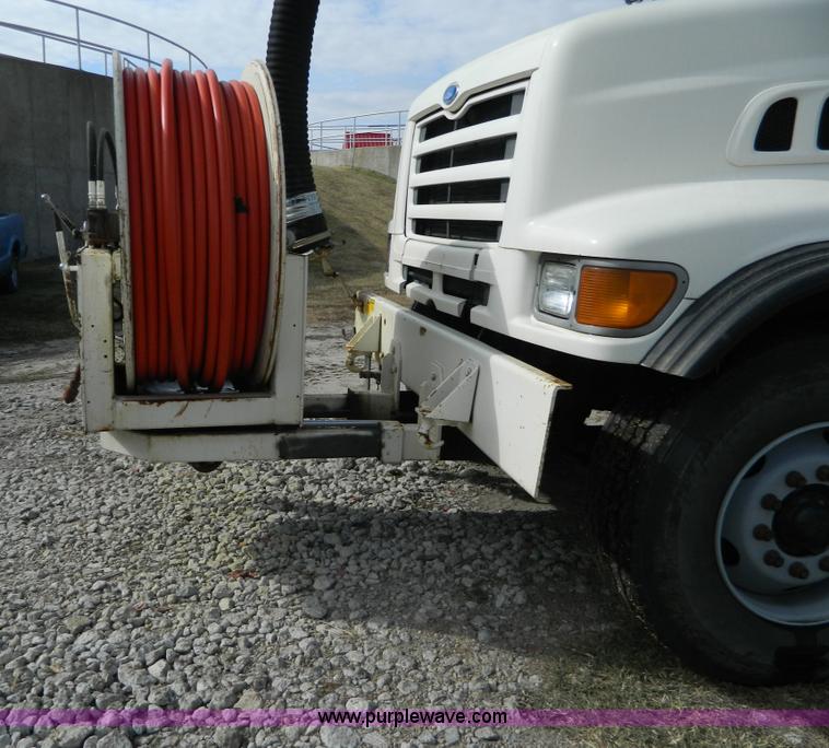 image for item D6068 1997 Ford L8501 Louisville 101 sewer cleaning truck