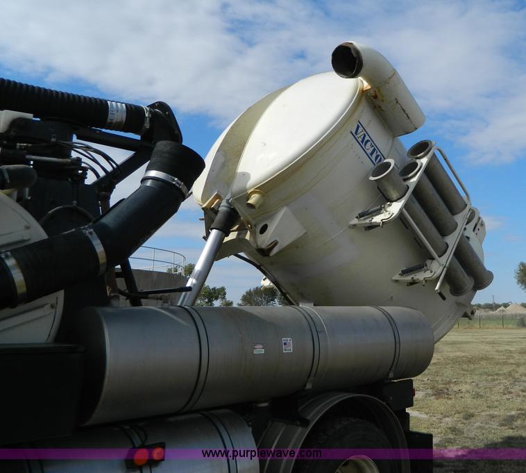 image for item D6068 1997 Ford L8501 Louisville 101 sewer cleaning truck