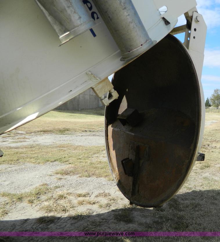 image for item D6068 1997 Ford L8501 Louisville 101 sewer cleaning truck