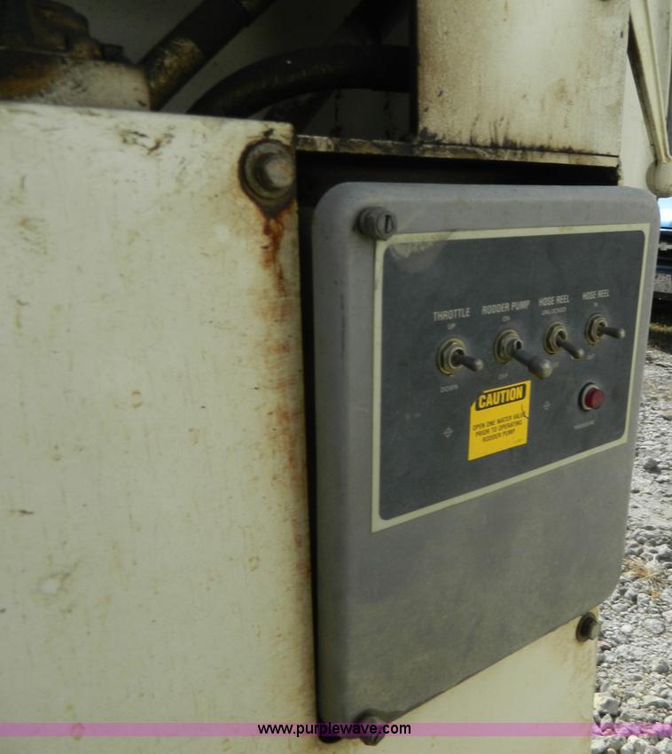 image for item D6068 1997 Ford L8501 Louisville 101 sewer cleaning truck