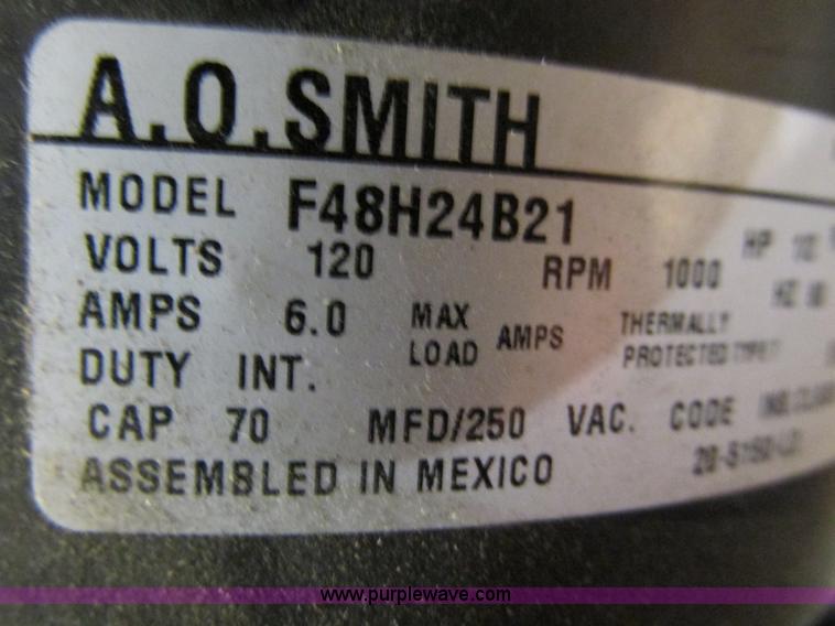 image for item G9385 12' x 14' insulated garage door