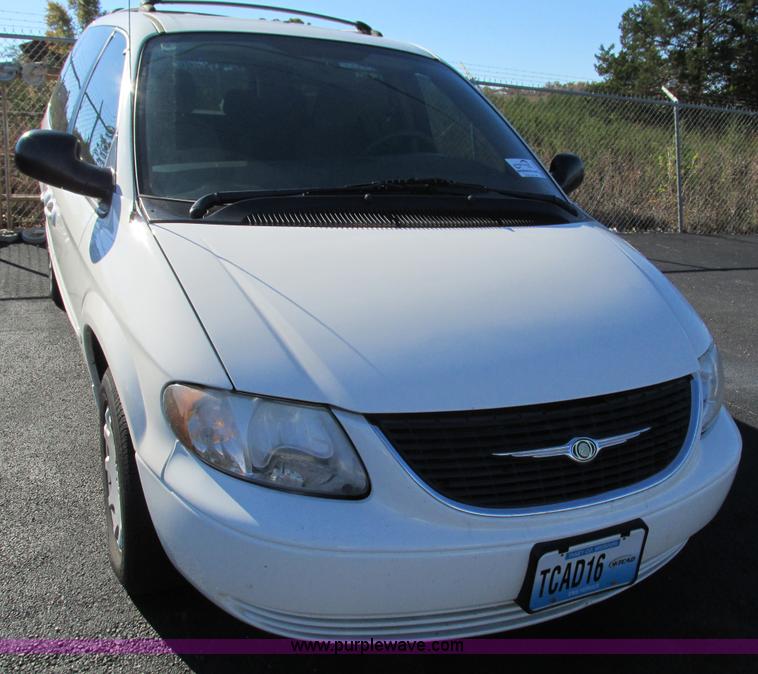 image for item G9398 2003 Chrysler Town & Country LX van