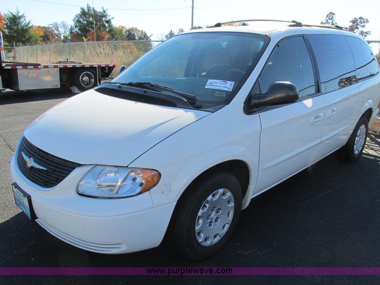 image for item G9398 2003 Chrysler Town & Country LX van