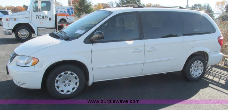 image for item G9398 2003 Chrysler Town & Country LX van
