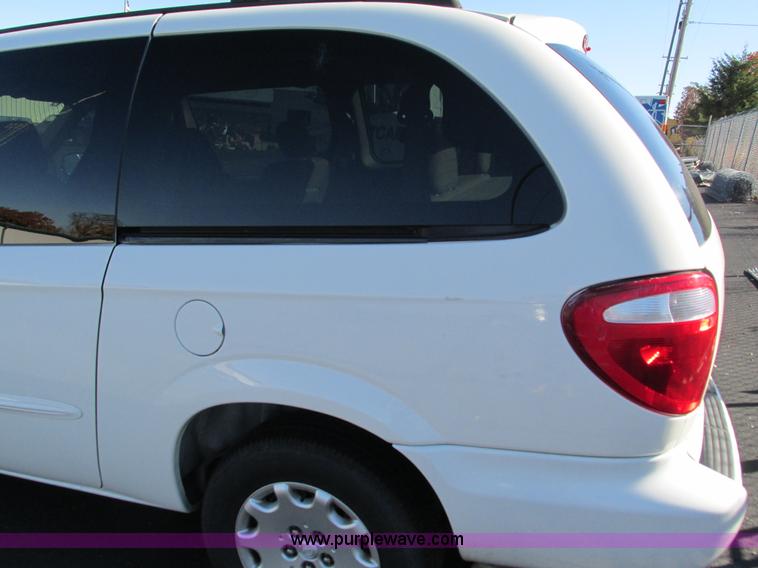 image for item G9398 2003 Chrysler Town & Country LX van