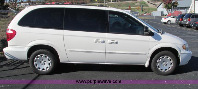 image for item G9398 2003 Chrysler Town & Country LX van