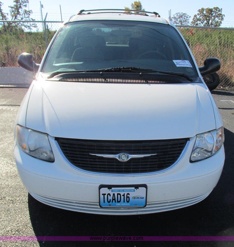 image for item G9398 2003 Chrysler Town & Country LX van