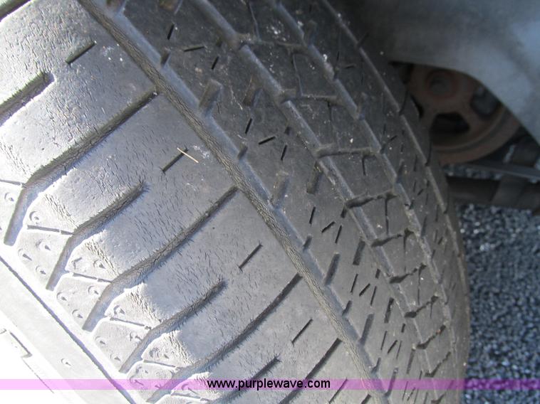 image for item G9398 2003 Chrysler Town & Country LX van