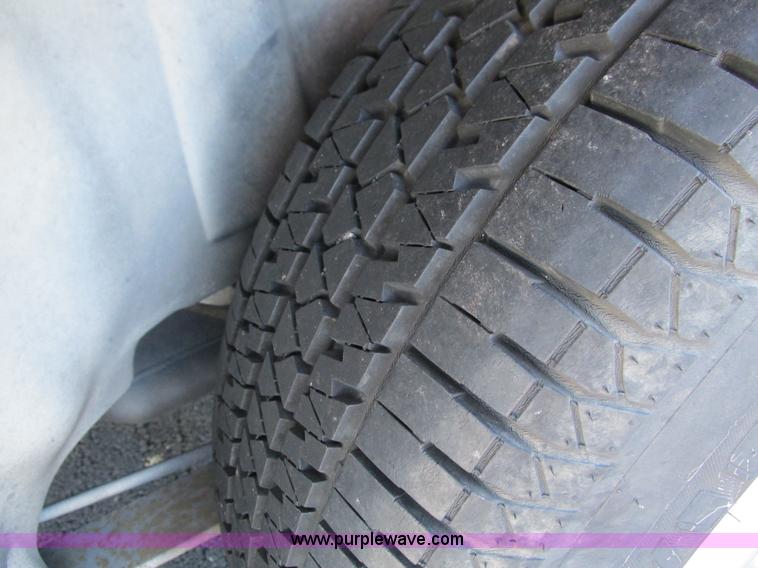 image for item G9398 2003 Chrysler Town & Country LX van