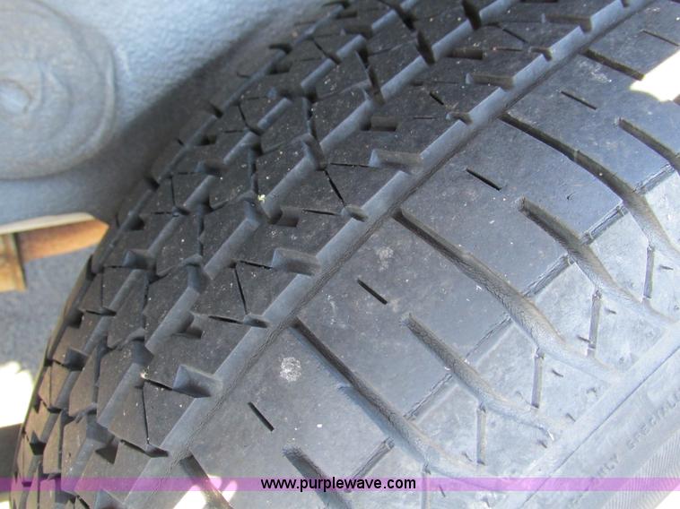 image for item G9398 2003 Chrysler Town & Country LX van