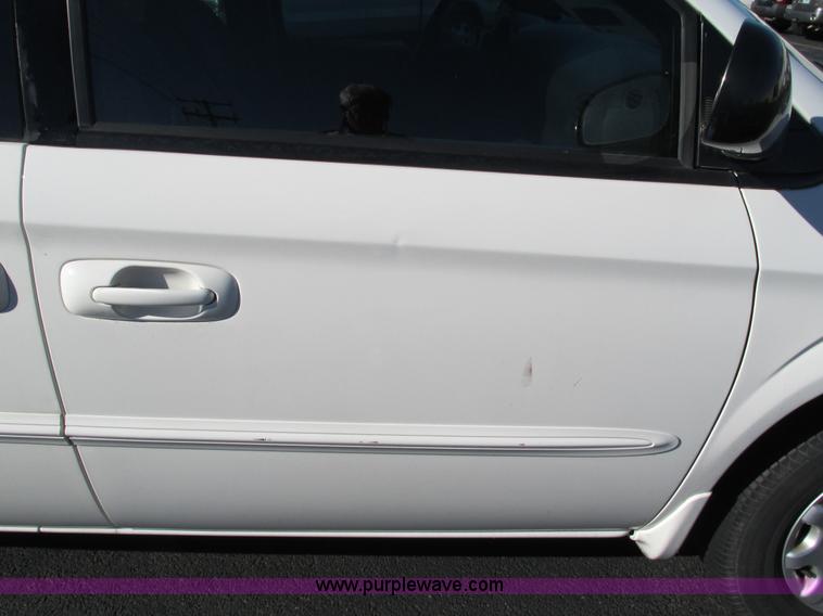image for item G9398 2003 Chrysler Town & Country LX van