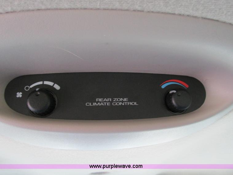 image for item G9398 2003 Chrysler Town & Country LX van