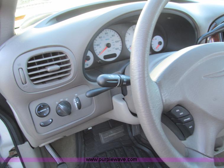 image for item G9398 2003 Chrysler Town & Country LX van