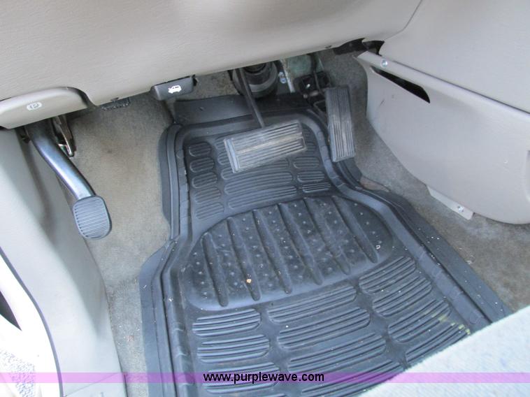 image for item G9398 2003 Chrysler Town & Country LX van