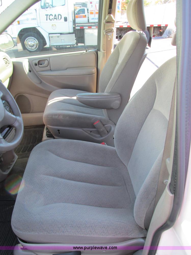 image for item G9398 2003 Chrysler Town & Country LX van