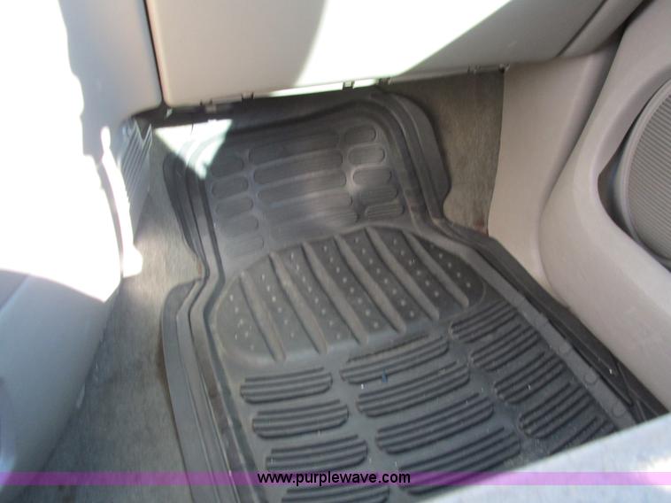 image for item G9398 2003 Chrysler Town & Country LX van