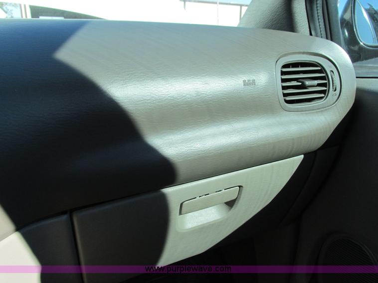 image for item G9398 2003 Chrysler Town & Country LX van