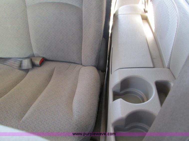 image for item G9398 2003 Chrysler Town & Country LX van