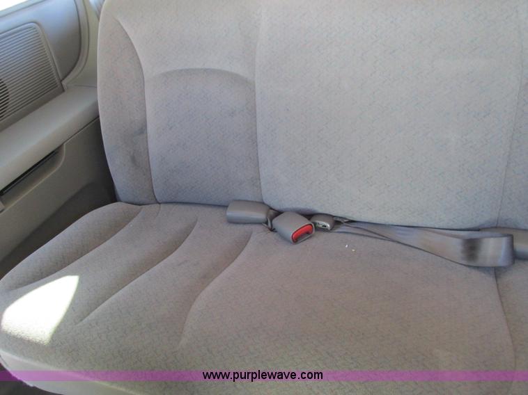 image for item G9398 2003 Chrysler Town & Country LX van