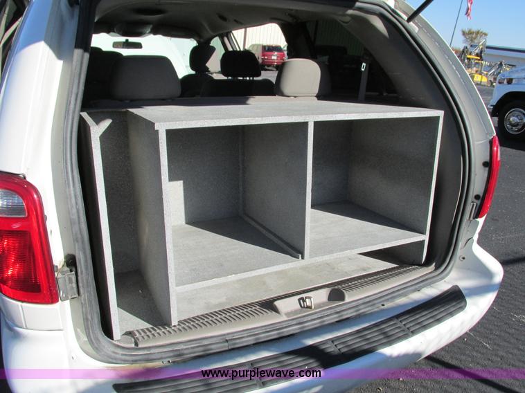 image for item G9398 2003 Chrysler Town & Country LX van