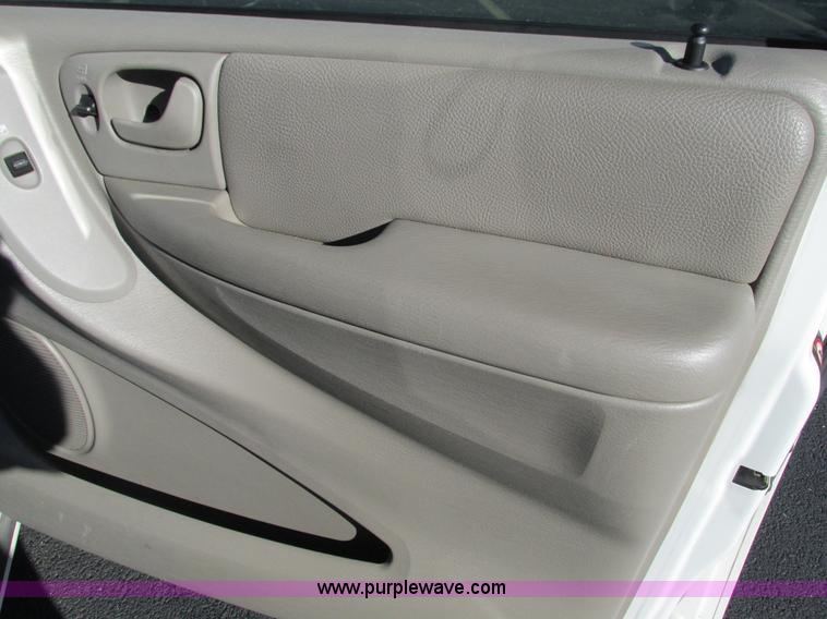 image for item G9398 2003 Chrysler Town & Country LX van