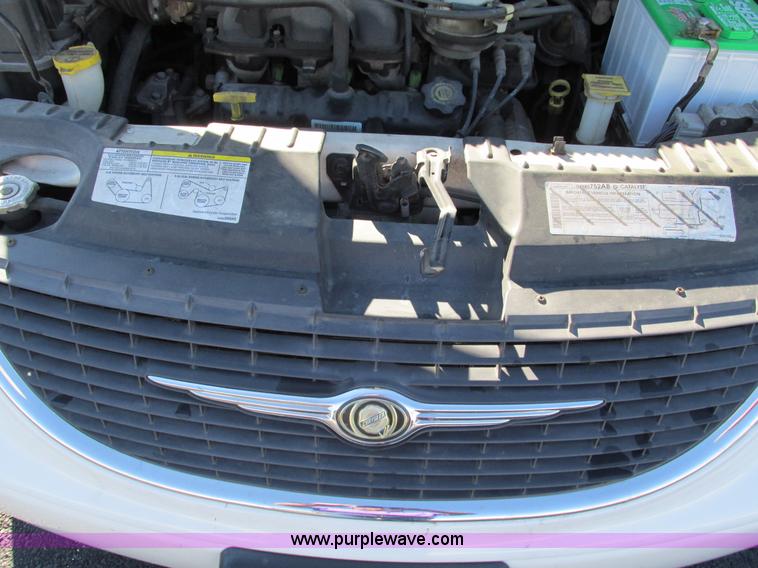 image for item G9398 2003 Chrysler Town & Country LX van