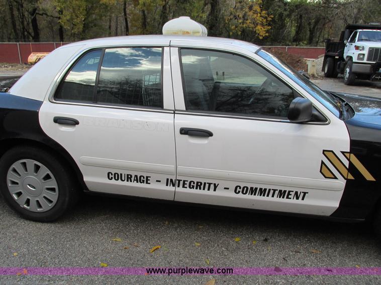 image for item G9401 2008 Ford Crown Victoria Police Interceptor