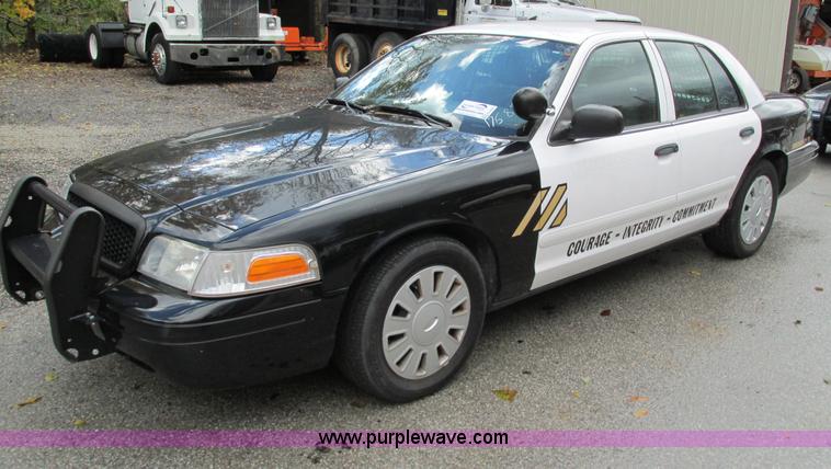 image for item G9402 2008 Ford Crown Victoria Police Interceptor