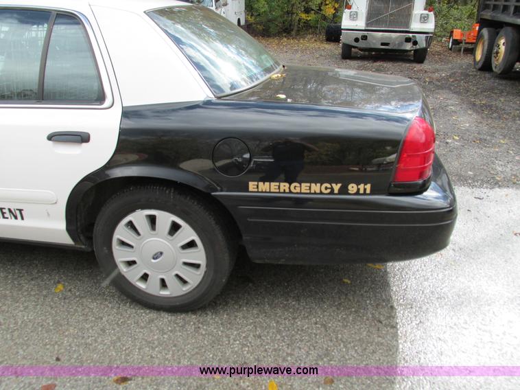 image for item G9402 2008 Ford Crown Victoria Police Interceptor