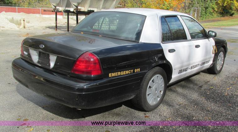 image for item G9402 2008 Ford Crown Victoria Police Interceptor