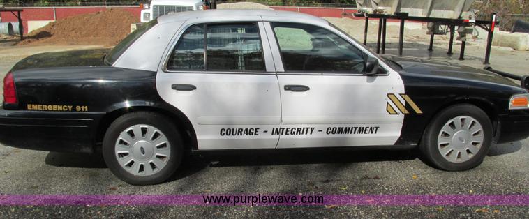 image for item G9402 2008 Ford Crown Victoria Police Interceptor