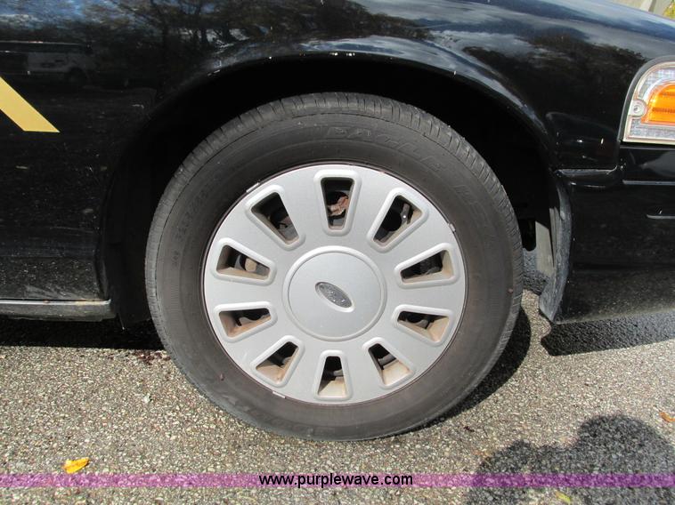 image for item G9402 2008 Ford Crown Victoria Police Interceptor